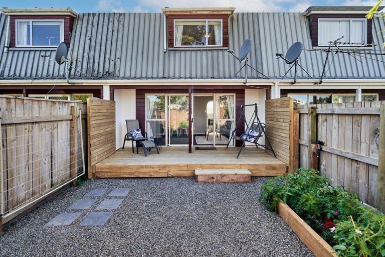 Photo of property in 8f Montgomery Crescent, Clouston Park, Upper Hutt, 5018