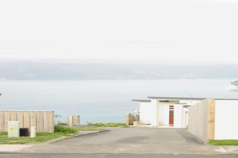 Photo of property in 26 Bennett Grove, Newlands, Wellington, 6037