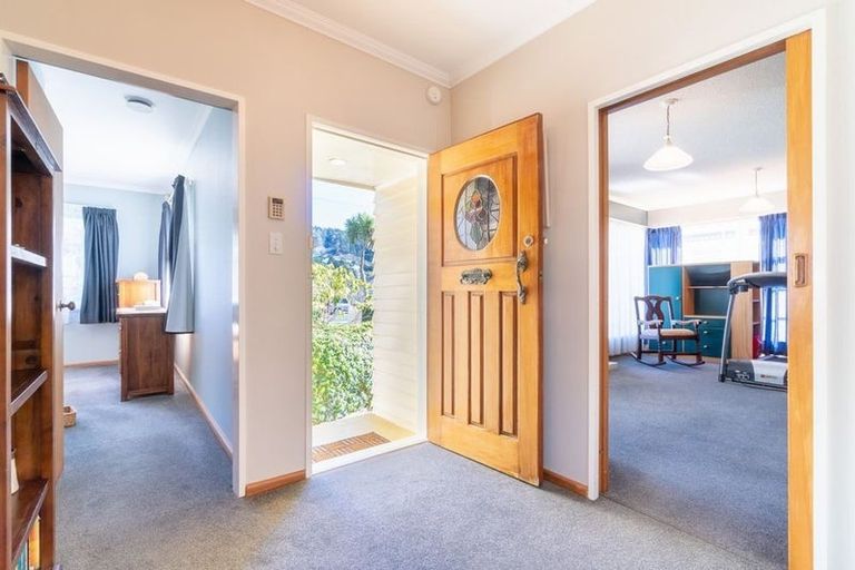 Photo of property in 6 Hinau Street, Tawa, Wellington, 5028