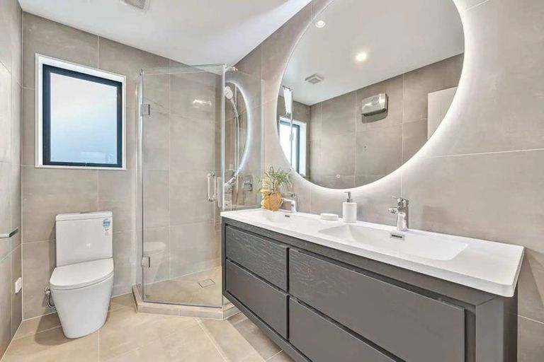 Photo of property in 29c Rotoiti Avenue, Pakuranga Heights, Auckland, 2010