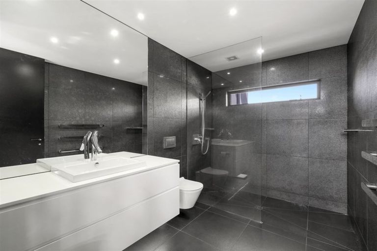 Photo of property in 116 Aikmans Road, Merivale, Christchurch, 8014