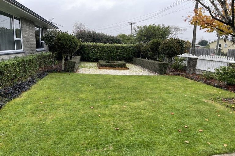 Photo of property in 16 Wychwood Crescent, Bishopdale, Christchurch, 8053