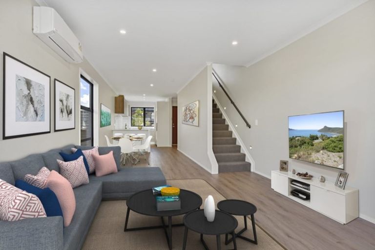 Photo of property in 49 William Wallbank Crescent, Swanson, Auckland, 0614