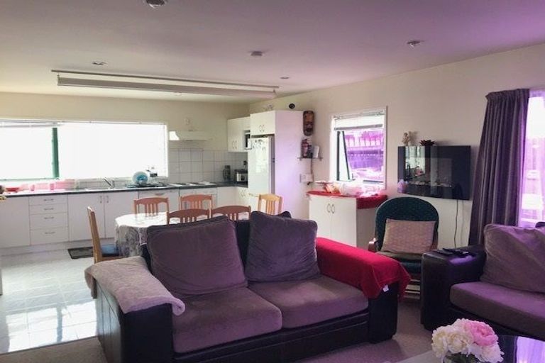 Photo of property in 1/1 Briar Way, New Lynn, Auckland, 0600