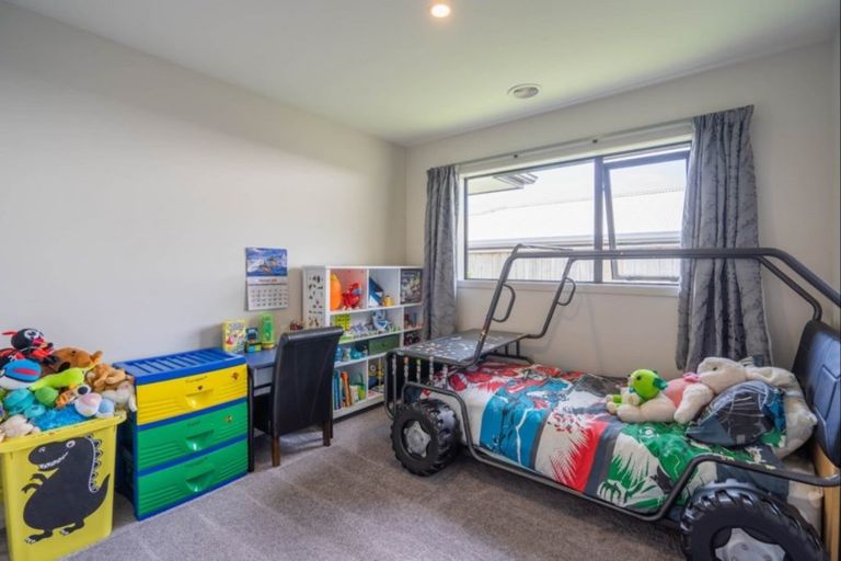 Photo of property in 7 Mahia Lane, Waikanae, 5036