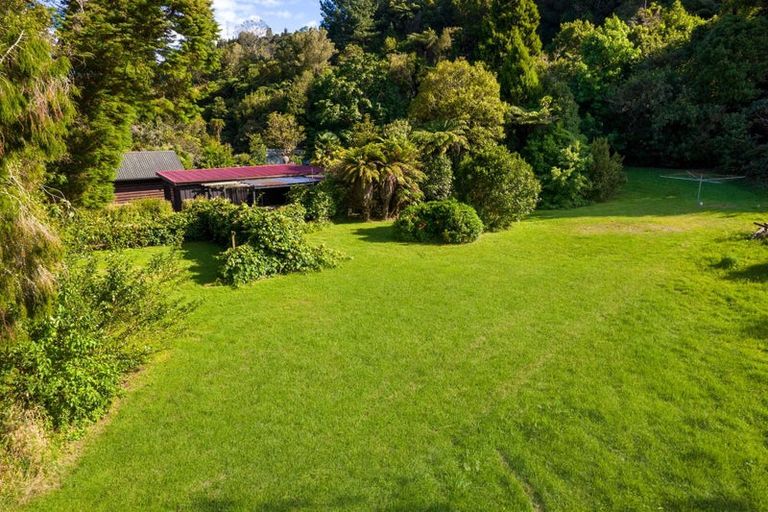 Photo of property in 10 Tombleson Road, Lake Rotoma, Rotorua, 3074