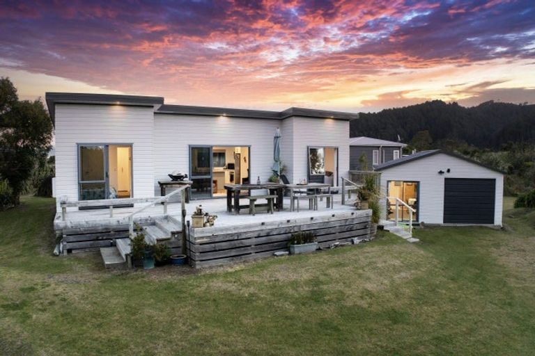 Photo of property in Blue Bay Road, Mahia, 4198