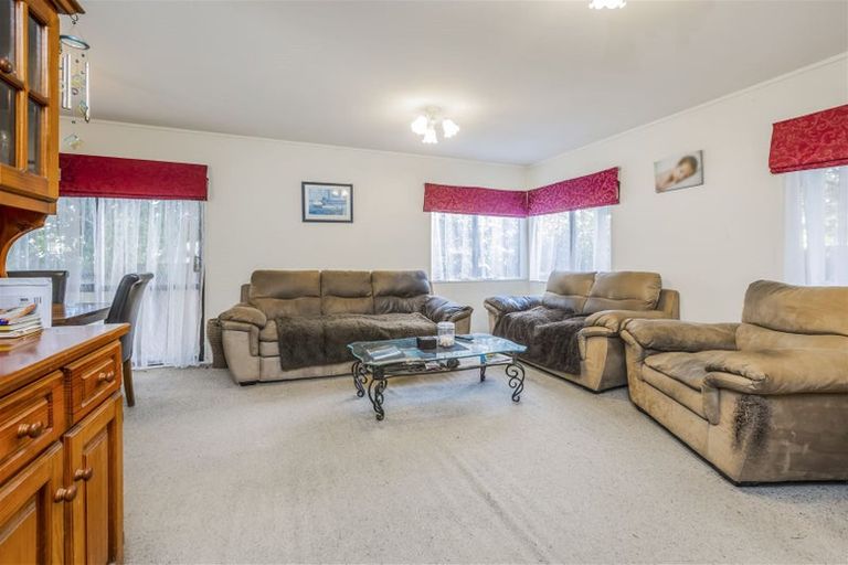 Photo of property in 26b Waiari Road, Conifer Grove, Takanini, 2112