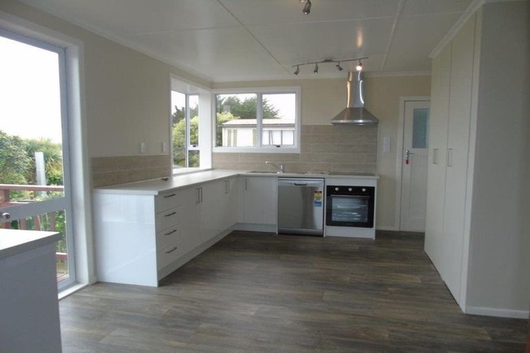 Photo of property in 38 Brooker Grove, Newlands, Wellington, 6037