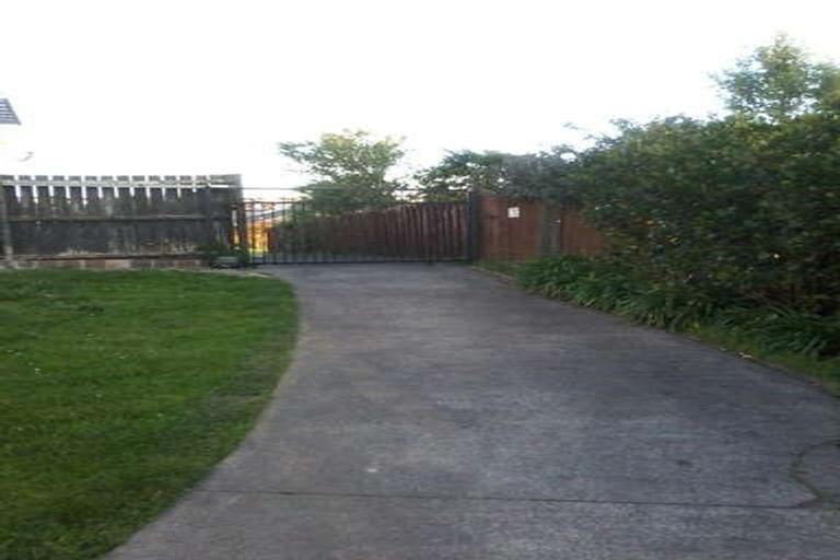 Photo of property in 2/8 Benygloe Place, Highland Park, Auckland, 2010