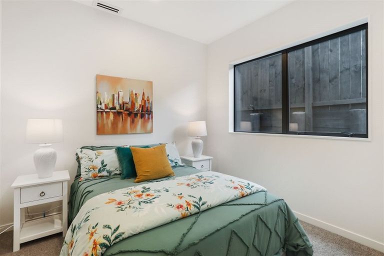 Photo of property in 5b Woodhouse Place, West Harbour, Auckland, 0618