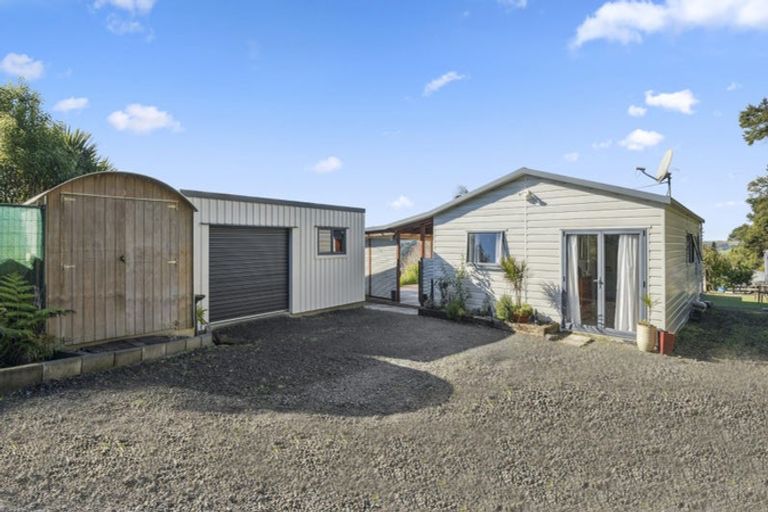 Photo of property in 82 Pinchgut Road, Kaukapakapa, 0873