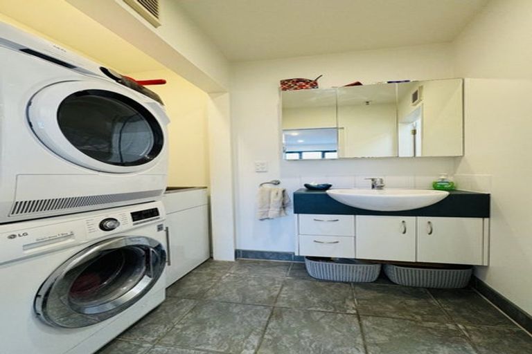 Photo of property in Terrace Garden Apartments, 14e/120 The Terrace, Wellington Central, Wellington, 6011