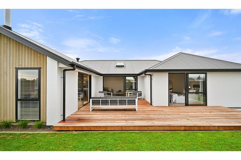 Photo of property in 2 Mccahon Drive, Rangiora, 7400