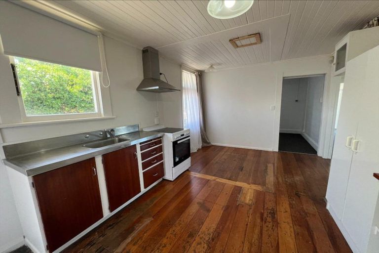 Photo of property in 33 Rangiora Street, Castlecliff, Whanganui, 4501