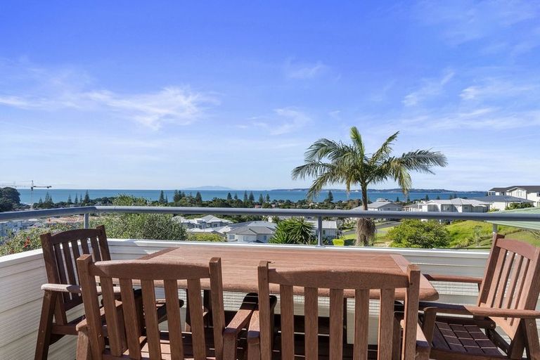 Photo of property in 2/18 Ngahere Views, Orewa, 0931