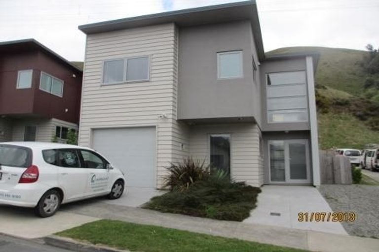 Photo of property in 32 Erlestoke Crescent, Churton Park, Wellington, 6037