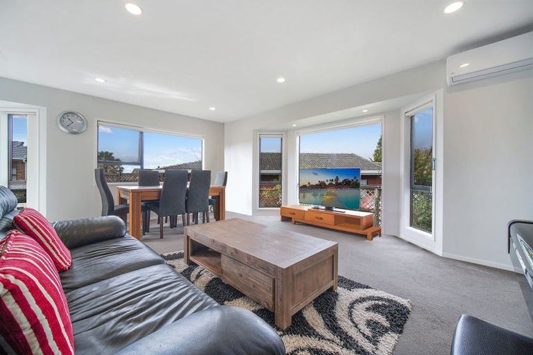 Photo of property in 2/163 Hobsonville Road, West Harbour, Auckland, 0618