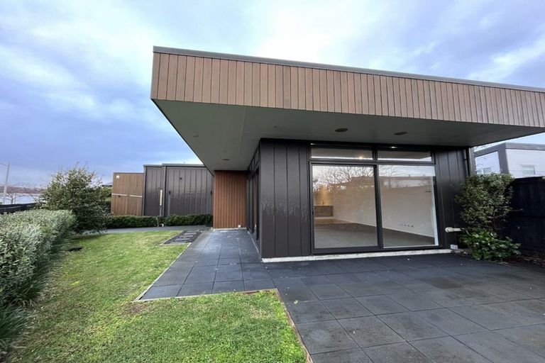 Photo of property in 2 Parachute Crescent, Papakura, 2110