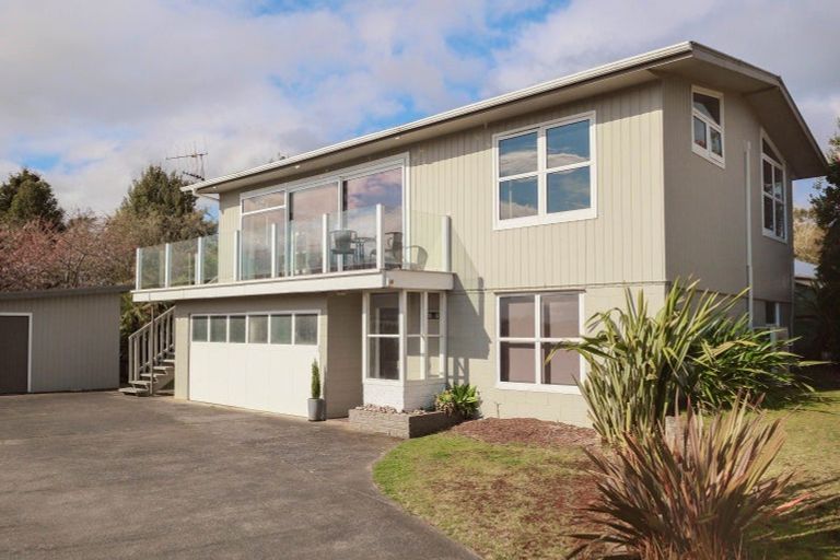 Photo of property in 4 Weka Road, Waipahihi, Taupo, 3330