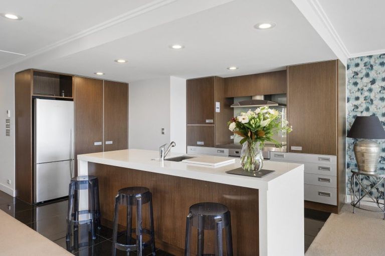 Photo of property in 1/225 Lake Terrace, Waipahihi, Taupo, 3330