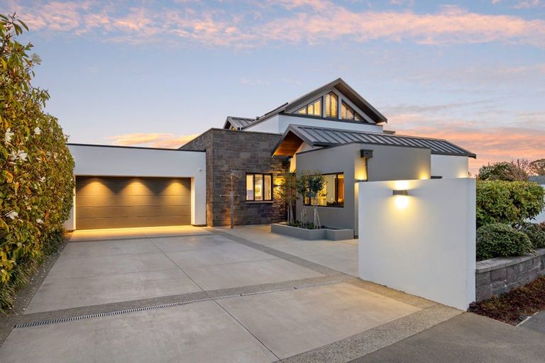 Photo of property in 21 Bluestone Drive, Parklands, Christchurch, 8083