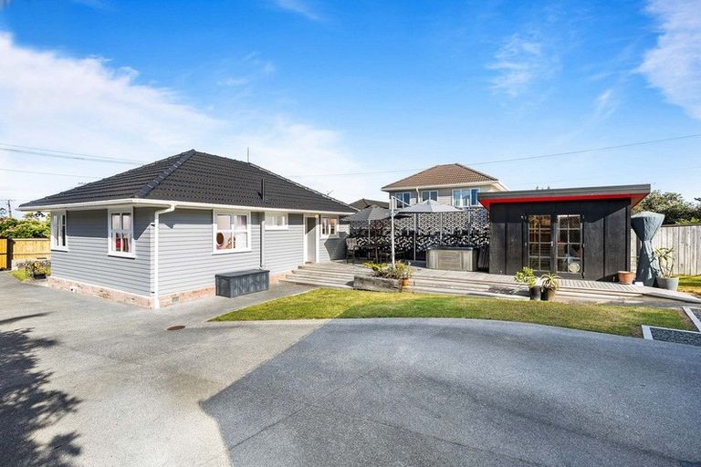 Photo of property in 7 Cornwall Street, Te Atatu South, Auckland, 0610