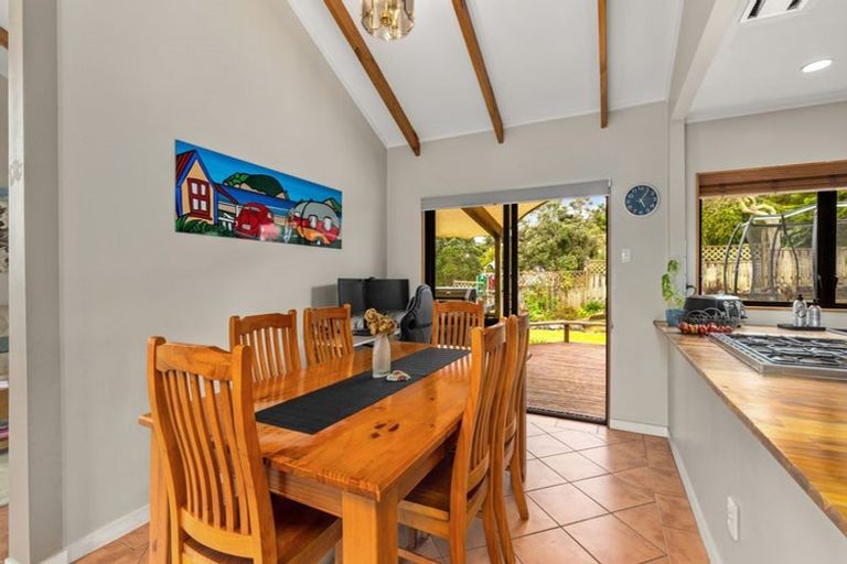 Photo of property in 11 Falls View Road, Haruru, 0204