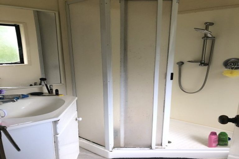 Photo of property in 1/14 Clematis Avenue, Murrays Bay, Auckland, 0630