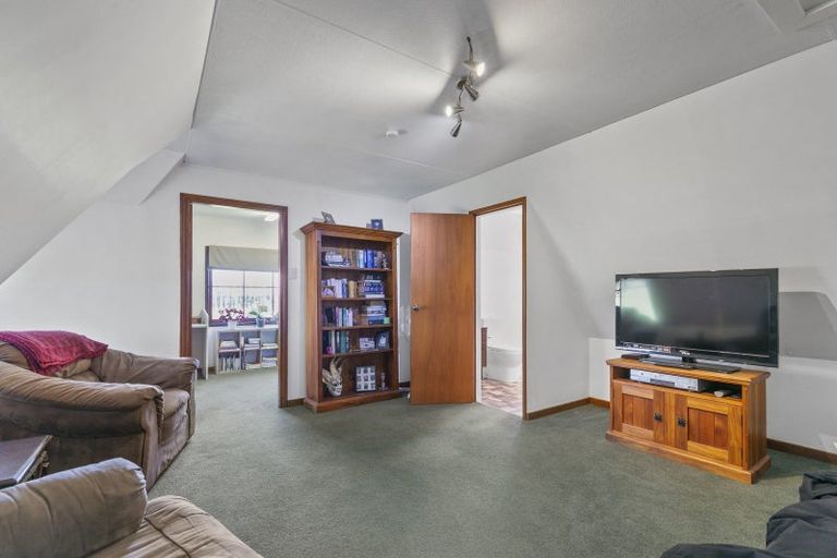 Photo of property in 389 Kawiu Road, Levin, 5510