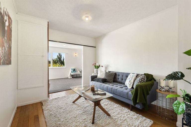 Photo of property in 33 Weatherly Road, Torbay, Auckland, 0630