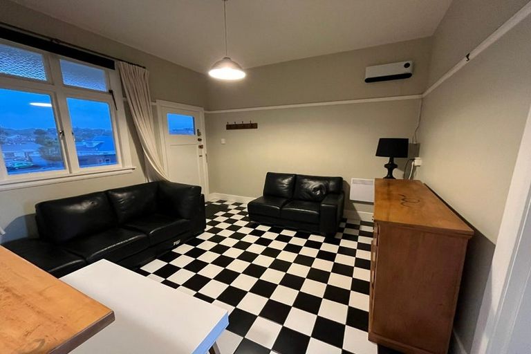 Photo of property in Devonport Apartments, 37/127 Saint Aubyn Street, New Plymouth, 4310