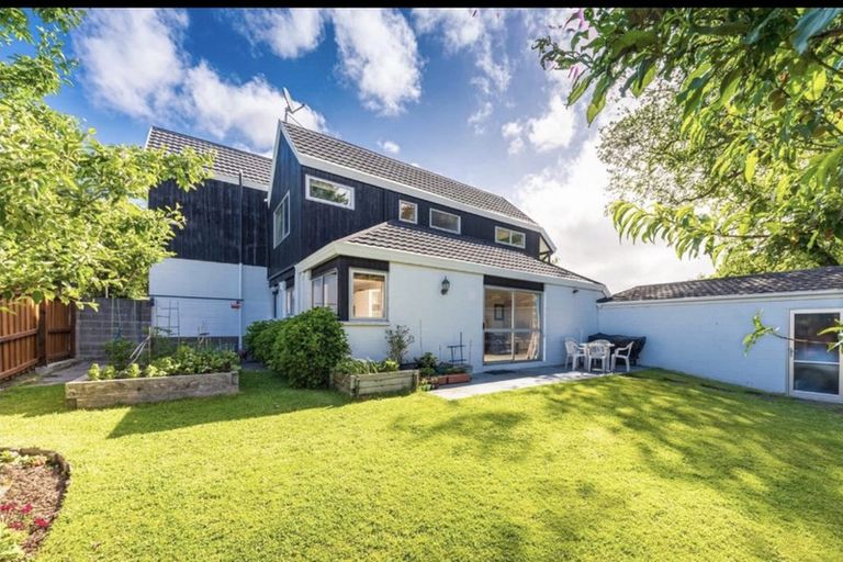 Photo of property in 1/1 Bengal Drive, Cashmere, Christchurch, 8022