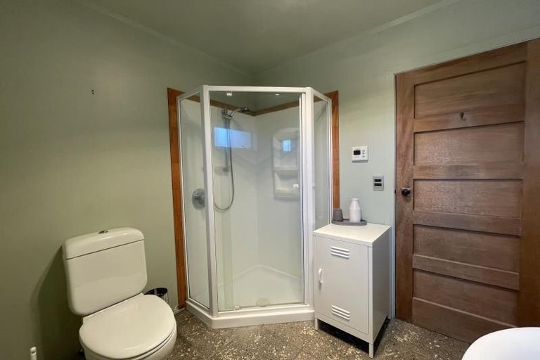 Photo of property in 60 Waiohua Road, Greenlane, Auckland, 1061