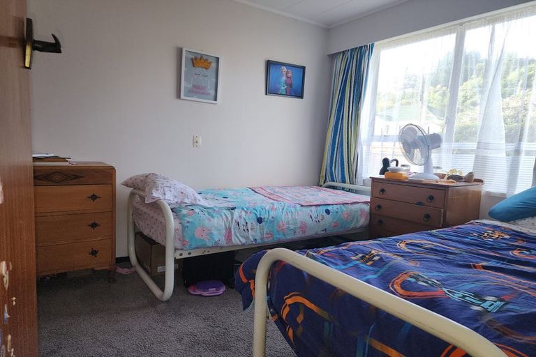 Photo of property in 3 Hawthorn Crescent, Stokes Valley, Lower Hutt, 5019