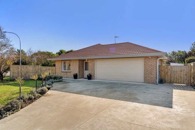 Photo of property in 1 Leigh Place, Paraparaumu Beach, Paraparaumu, 5032
