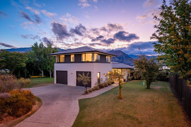 Photo of property in 3 Briar Bank Drive, Wanaka, 9305