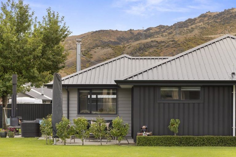 Photo of property in 3 Searle Drive, Cromwell, 9310