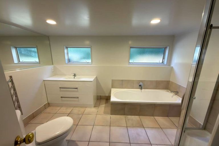 Photo of property in 1/80 Knights Road, Rothesay Bay, Auckland, 0630