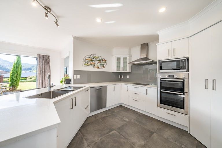 Photo of property in 76 Kirton Drive, Riverstone Terraces, Upper Hutt, 5018