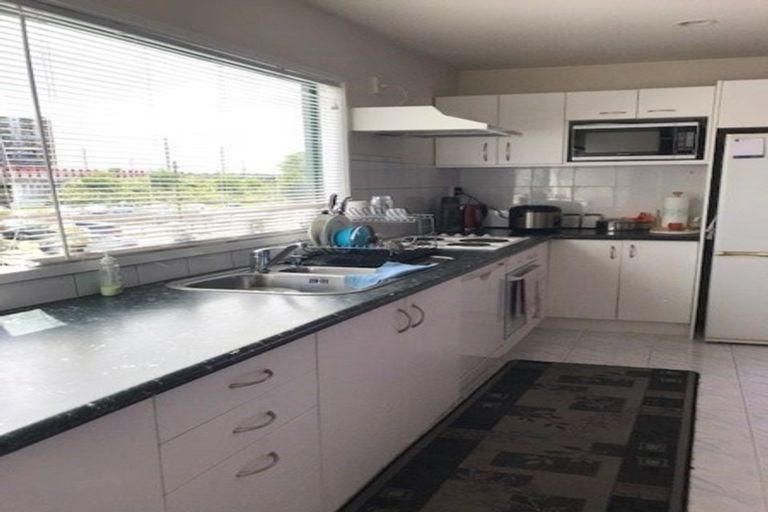 Photo of property in 1/1 Briar Way, New Lynn, Auckland, 0600