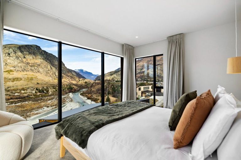Photo of property in 11 Powder Terrace, Arthurs Point, Queenstown, 9371