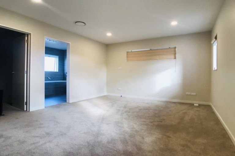 Photo of property in 103 Medallion Drive, Oteha, Auckland, 0632