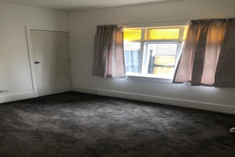 Photo of property in 1 Hinekohu Street, New Lynn, Auckland, 0600