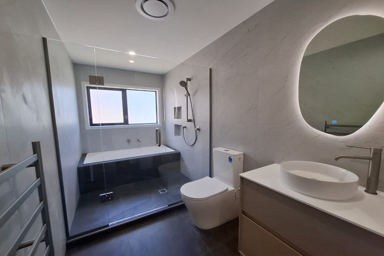 Photo of property in 72b Ocean View Road, Northcote, Auckland, 0627