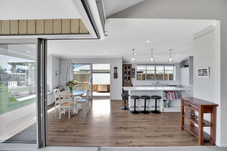 Photo of property in 6 Hunter Lane, Amberley, 7410