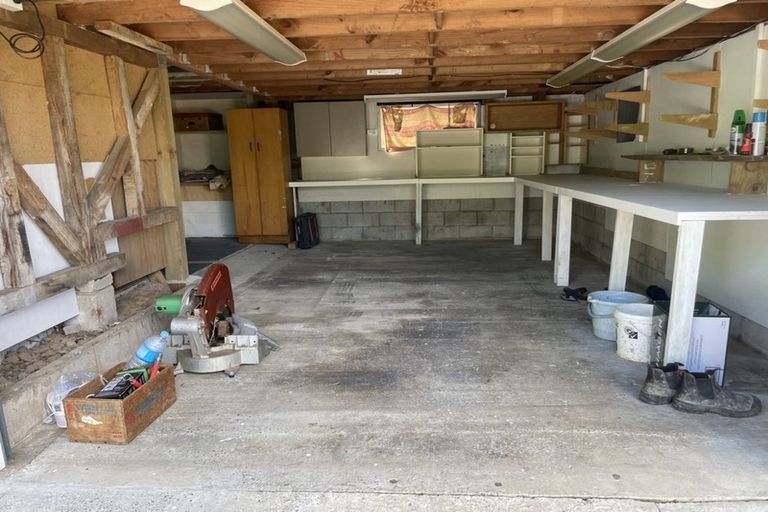 Photo of property in 24 Huruhuru Road, Massey, Auckland, 0614