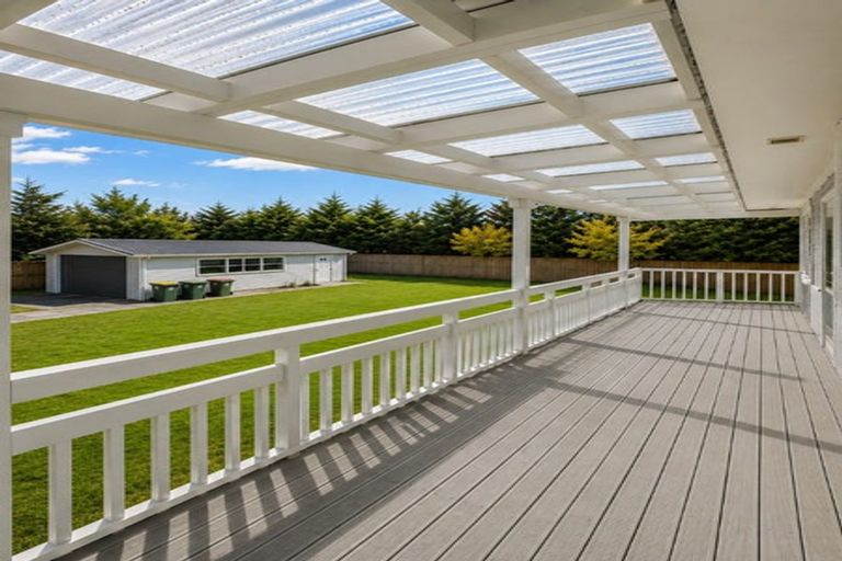 Photo of property in 5 Thomas Rea Place, Te Atatu South, Auckland, 0610