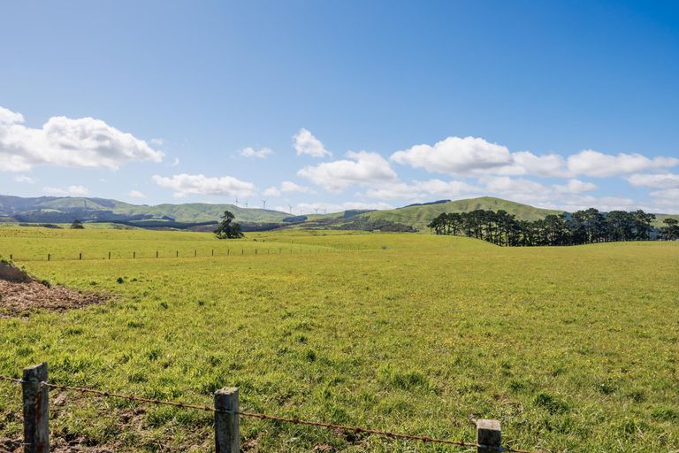 Photo of property in 42 Cyprus Place, Fitzherbert, Palmerston North, 4410