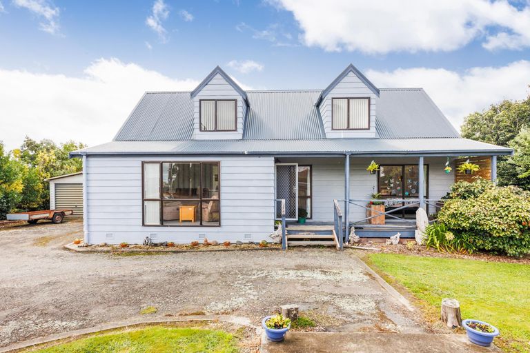 Photo of property in 34 Roberts Line, Kelvin Grove, Palmerston North, 4414